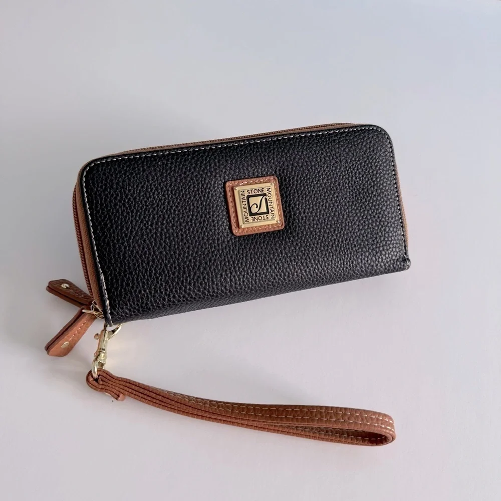 Stone Mountain Pebble Leather Wristlet Wallet Black Brown Zip Closure SZ Large